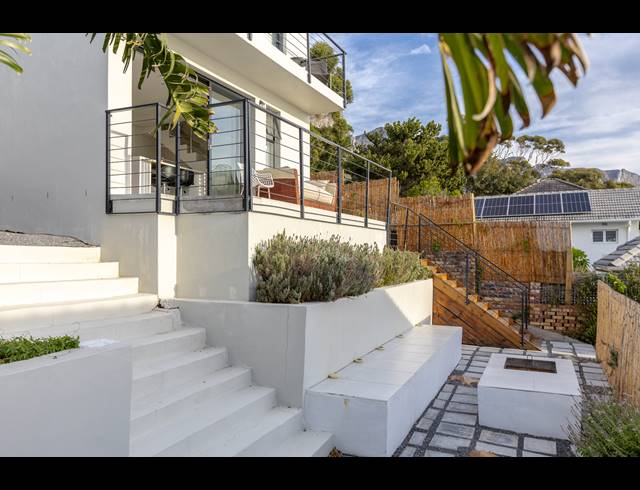 2 BEDROOM APARTMENT TO LET IN CAMPS BAY